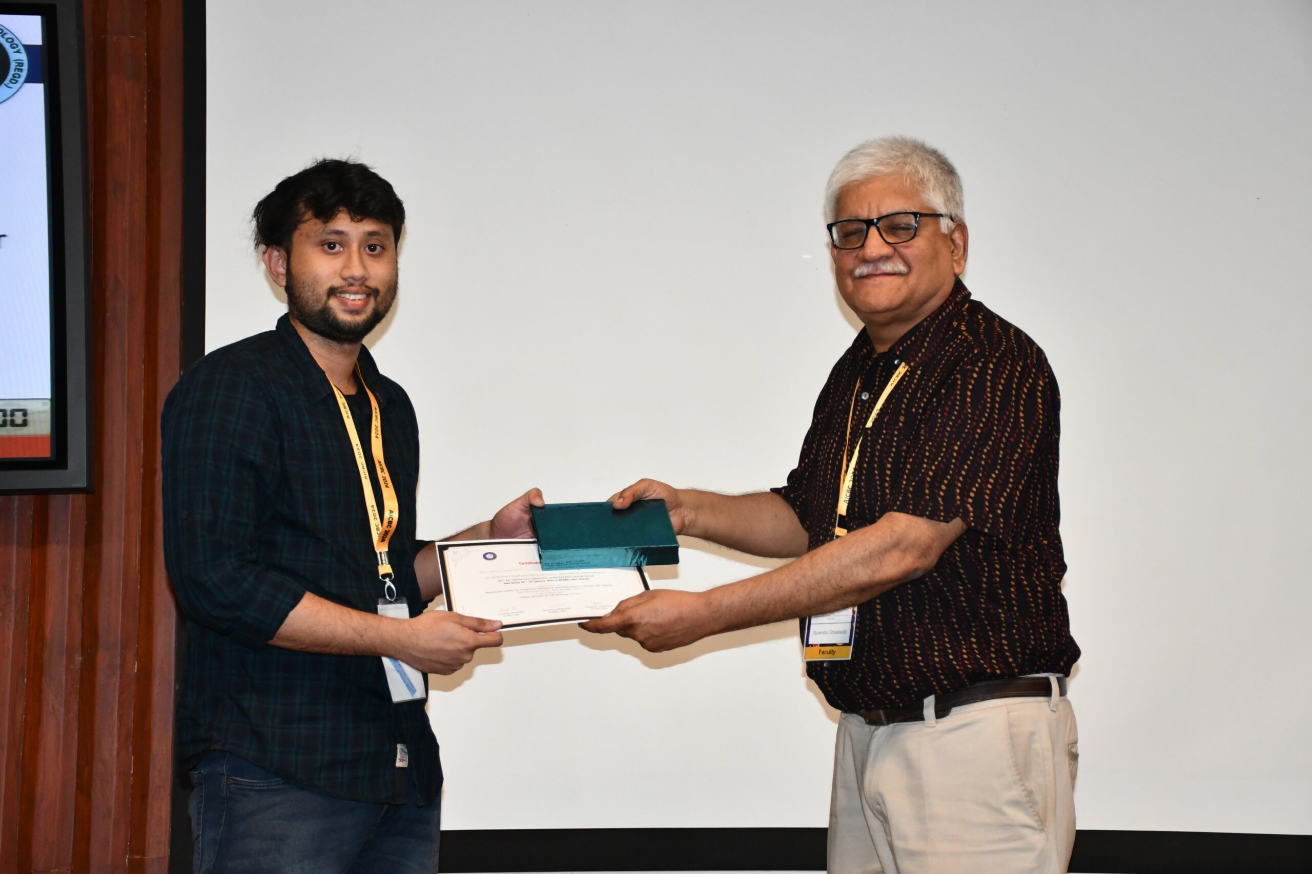 Mr. Sourav Ghosh was awarded the ISCB-DR A S Mukherjee Memorial Prize for the best platform presentation at 46th All India Cell Biology Conference 2024 (AICBC2024). Sourav received the award from Prof. Surendra Ghaskadbi (President, Indian Society of Cell Biology).